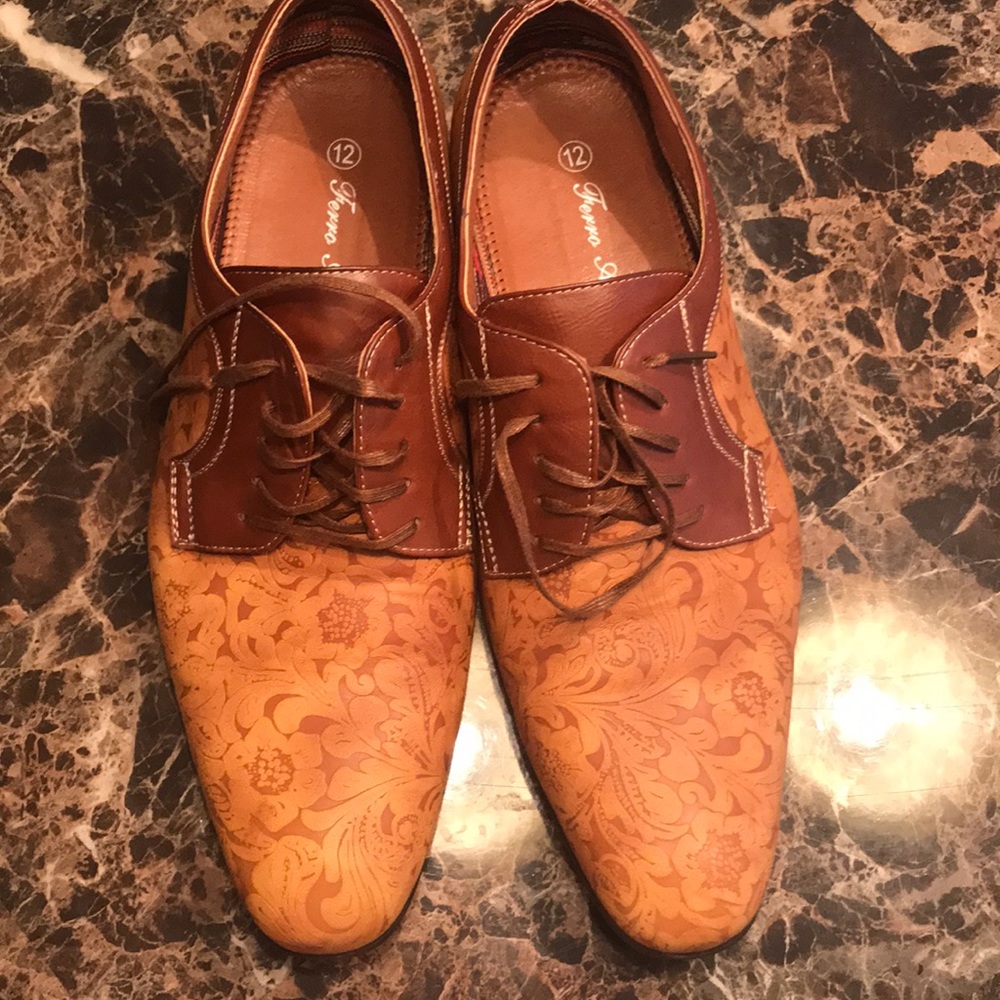 Men’s Ferro Aldo shoes Like New size 12